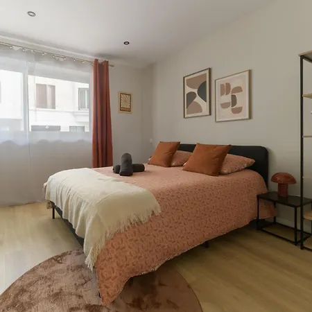 Residence Louis B - Appartements Design Et Climatises Avec Parking Nyaraló *