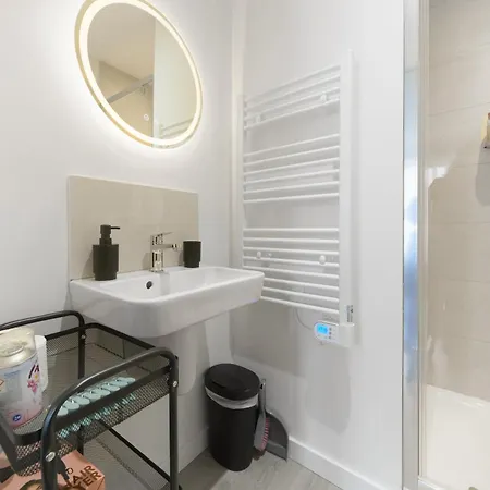 Residence Louis B - Appartements Design Et Climatises Avec Parking Holiday home *