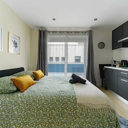 Residence Louis B - Appartements Design Et Climatises Avec Parking Holiday home