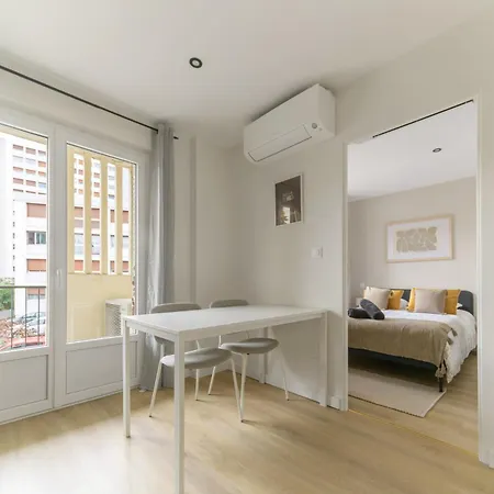 Residence Louis B - Appartements Design Et Climatises Avec Parking Holiday home