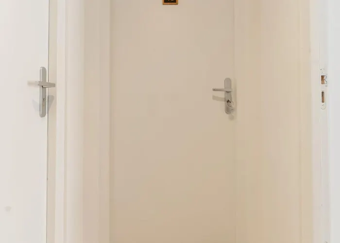 Louis B - Design Et Climatises Apartman