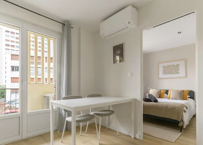 Louis B - Design Et Climatises Apartman